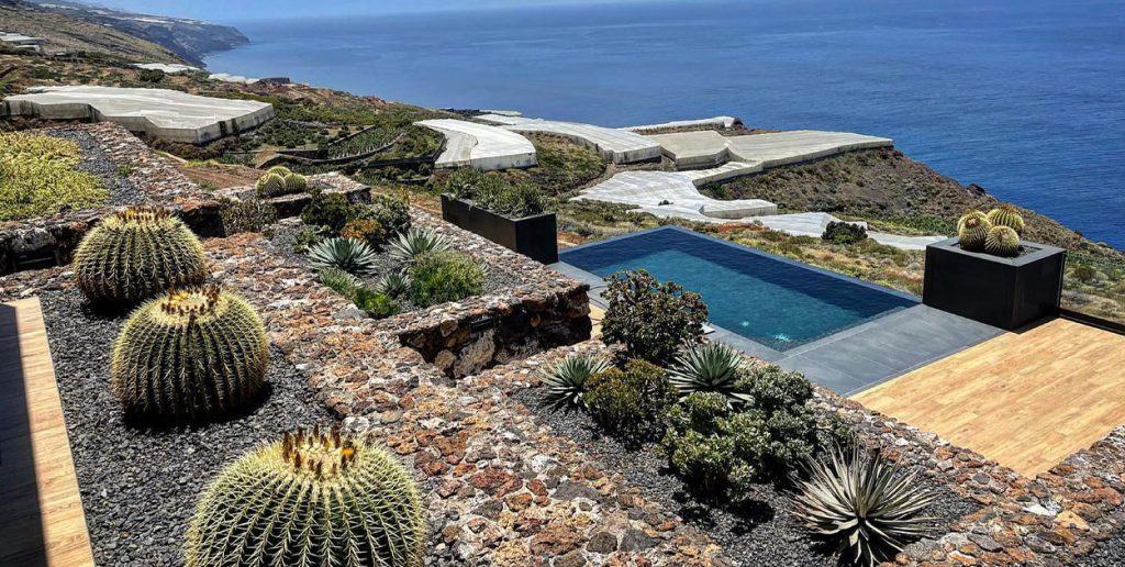 Jardín seco elegante y moderno en Canarias
